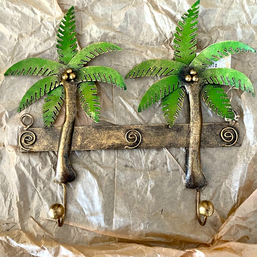 Palm tree double hook bracket. Great for towels/& or hats or jackets. NWT. $19